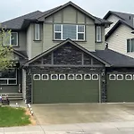 Spacious Private Walkout Entire Suite Close To Yyc, Dt, Shops, Stampede & Mountains With Many Amenities In Panorama Hills Nw