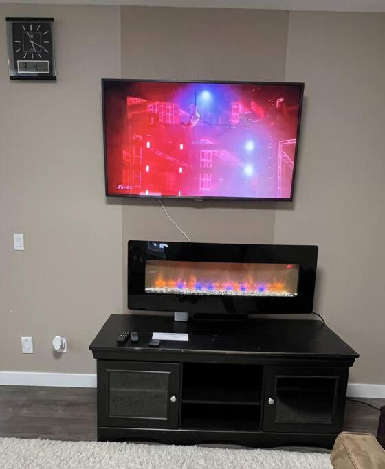Apartment Spacious Private Walkout Entire Close To Yyc, Dt, Shops, Stampede & Mountains With Many Amenities In Panorama Hills Nw *