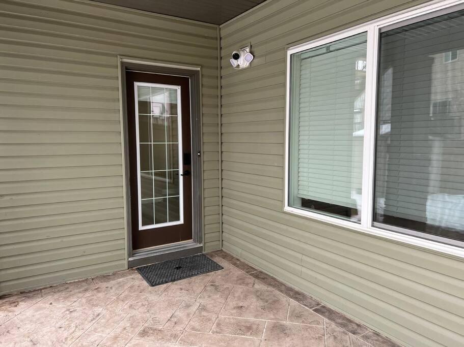 Apartment Spacious Private Walkout Entire Close To Yyc, Dt, Shops, Stampede & Mountains With Many Amenities In Panorama Hills Nw