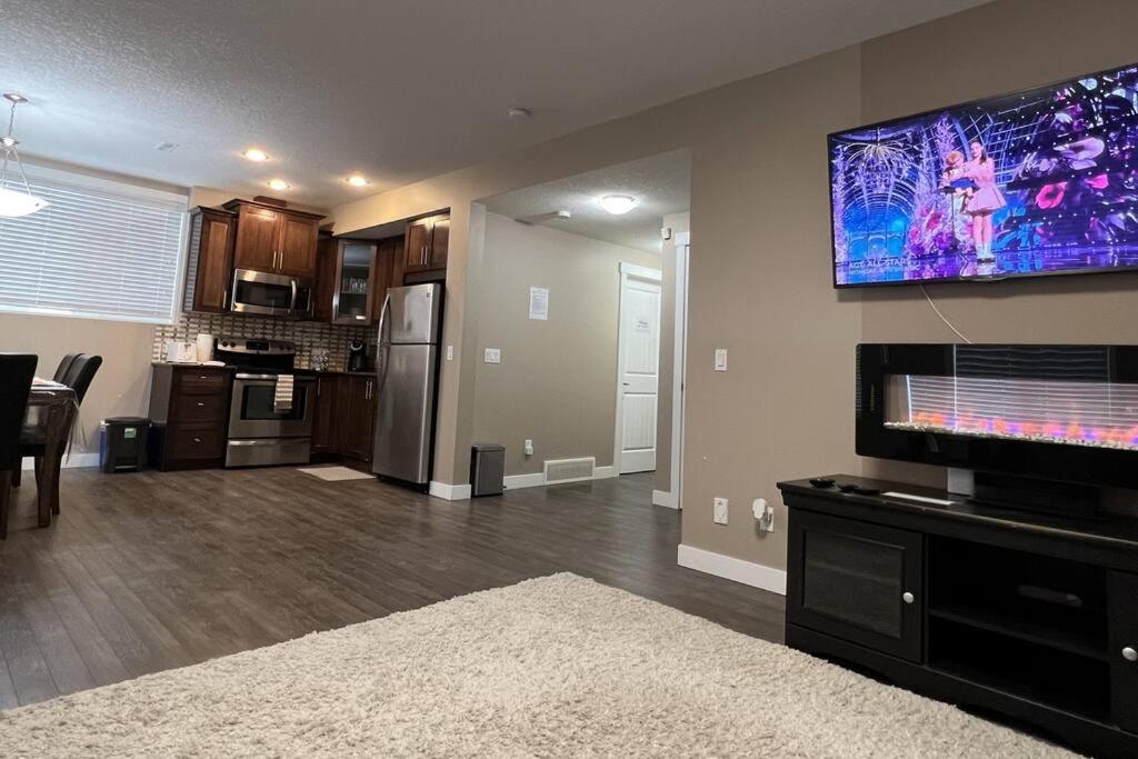 Spacious Private Walkout Entire Close To Yyc, Dt, Shops, Stampede & Mountains With Many Amenities In Panorama Hills Nw Calgary